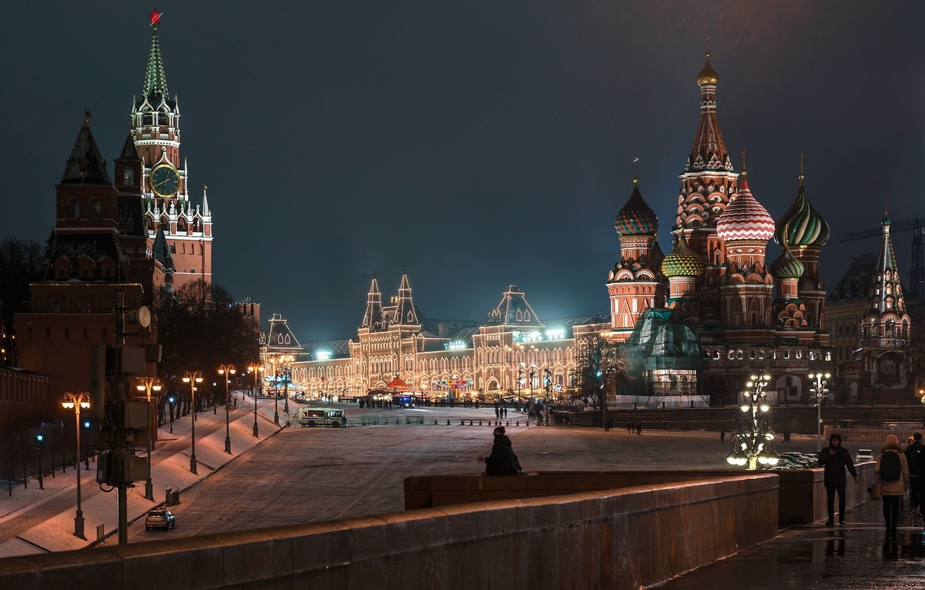 Сходите в Москве на Красную площадь и увидите главные башни Московского Кремля