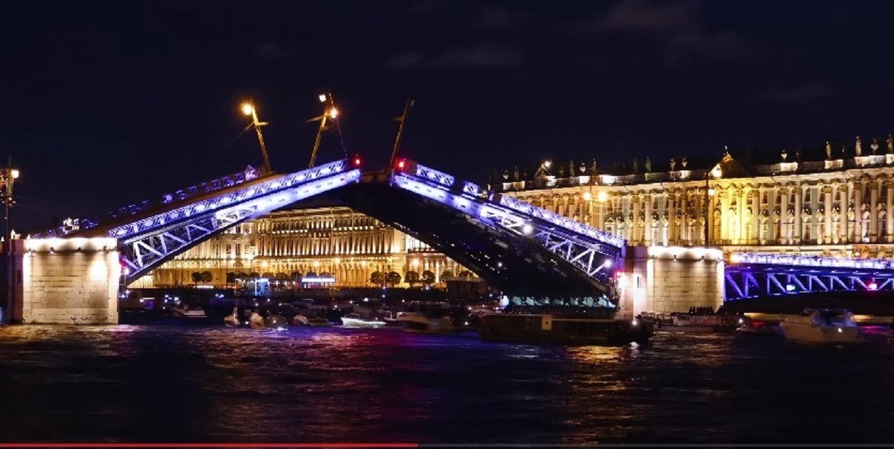 Dvorcovyj most v Sankt-Peterburge